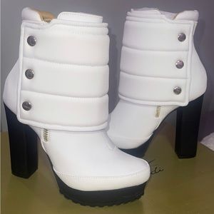 Thalia Sodi boots